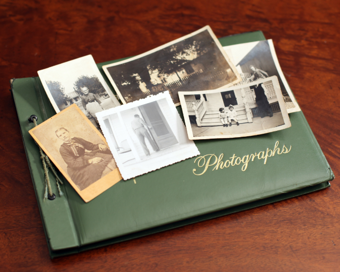 Image pour illustrer le livre biographique illustré. Le livre photo biographique : un livre illustré dans lequel les textes s'appuient sur des photographies